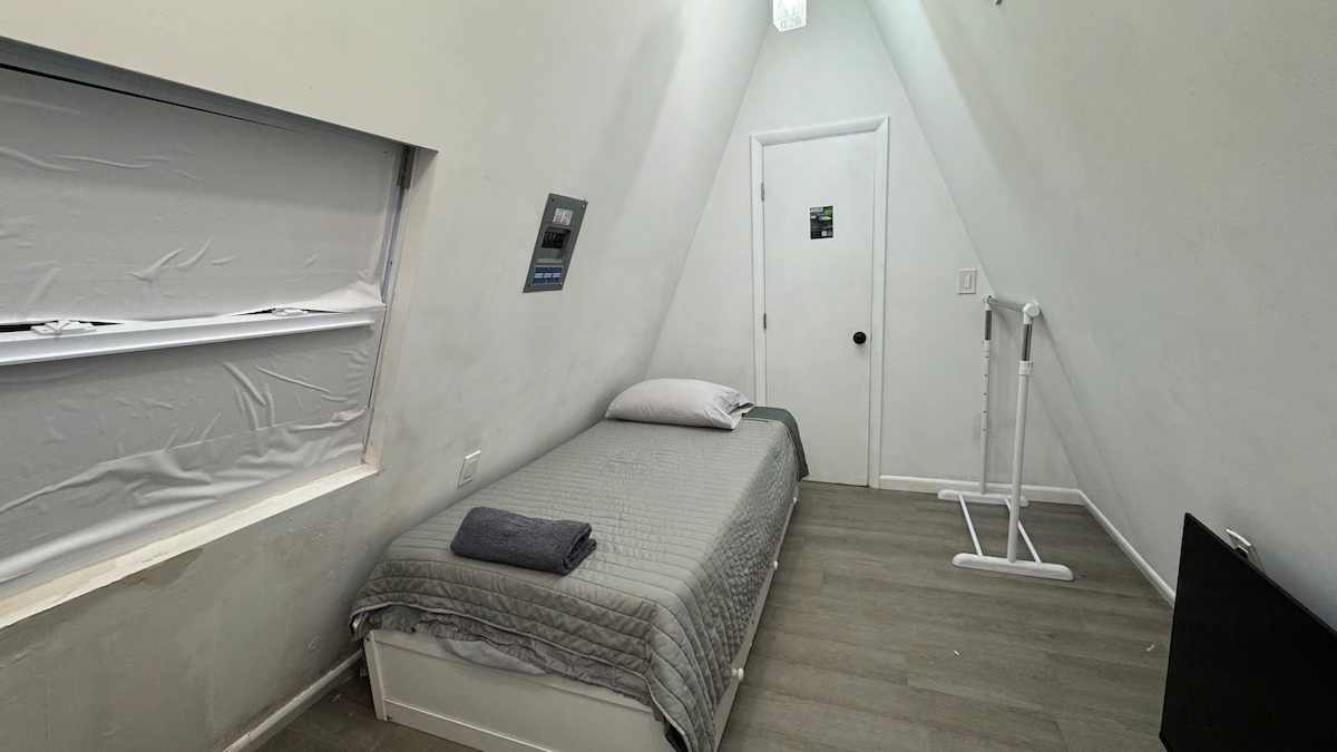 Narrow Walled Loft interior